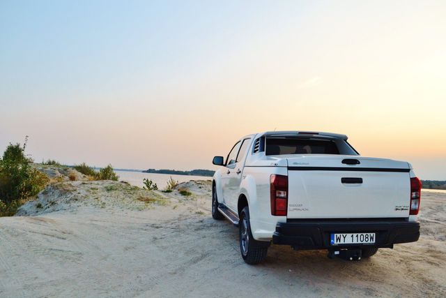 Isuzu D-MAX 2.5 TD AT Pearl White da się lubić