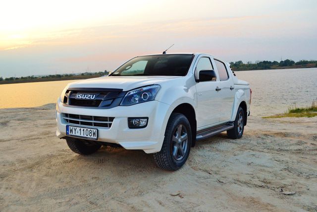 Isuzu D-MAX 2.5 TD AT Pearl White da się lubić