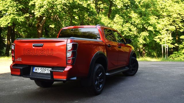 Nowe Isuzu D-Max 1.9 TD - test pick-upa po liftingu: cena, osiągi, opinie