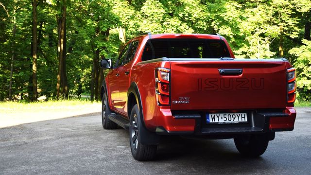 Nowe Isuzu D-Max 1.9 TD - test pick-upa po liftingu: cena, osiągi, opinie