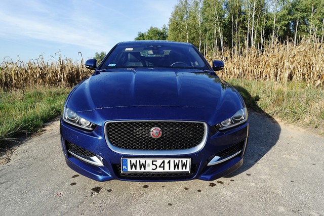 Stylowy Jaguar XE 2.0 D Auto RWD R-Sport