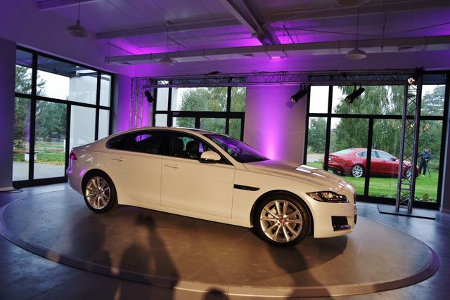 Nowy Jaguar XF wjechał do salonów