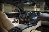 Jaguar XJ - system informacyjno-rozrywkowy 