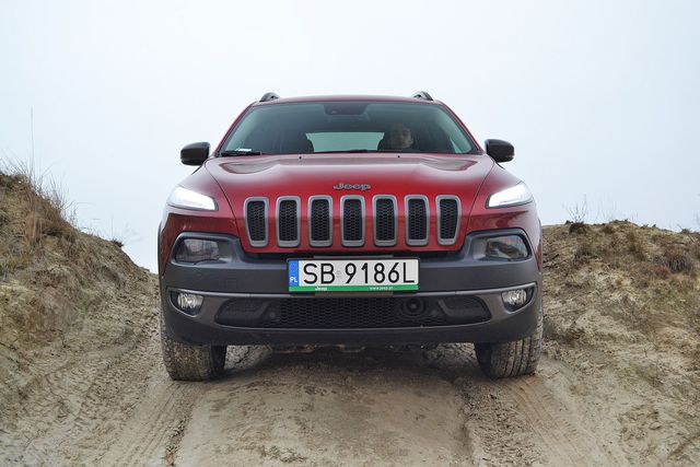 Jeep Cherokee 3.2 V6 Trailhawk dużo potrafi