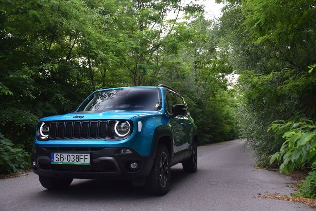 Jeep Renegade 4xe nie boi się off-roadu