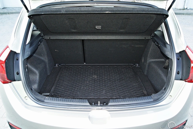 Kia Cee`d 1.6 GDI XL bagażnik