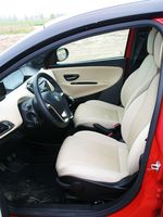 Lancia Ypsilon 0,9 TwinAir Platinum - przednie fotele