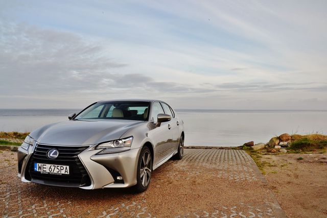 Lexus GS 300h Elegance - ekologiczny i modny