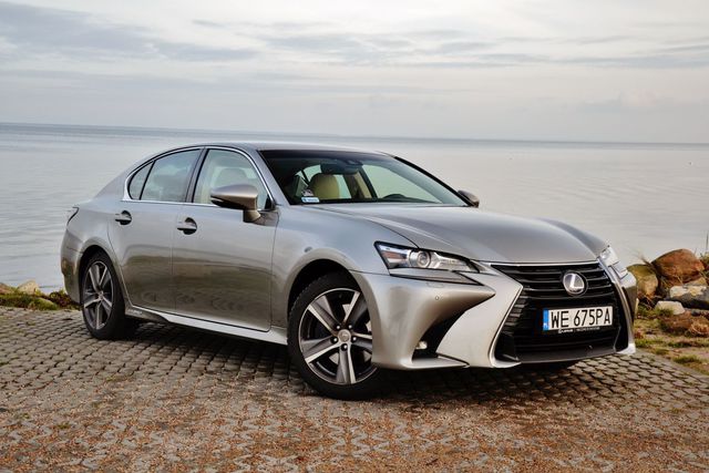 Lexus GS 300h Elegance - ekologiczny i modny