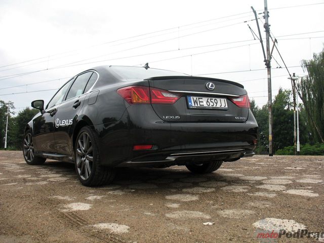 Lexus GS 300 h - kilometry odprężenia