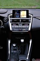 Lexus NX 200 T - deska rozdzielcza