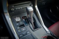 Lexus NX 300 h - dźwignia biegów