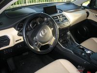 Lexus Nx - wnętrze