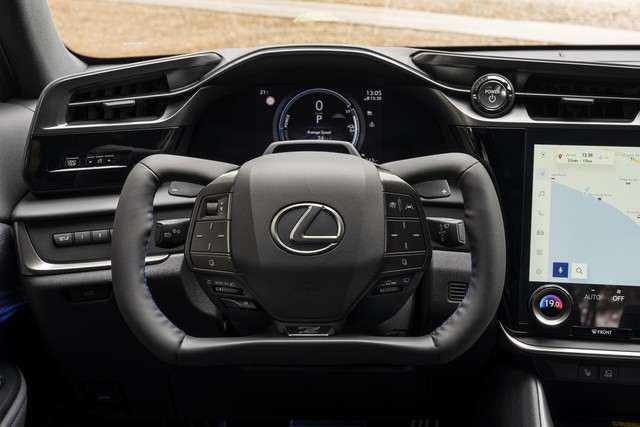Lexus RZ po liftingu: większy zasięg, szybsze ładowanie i lepsze prowadzenie