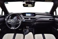 Lexus UX 250h F Sport - deska rozdzielcza