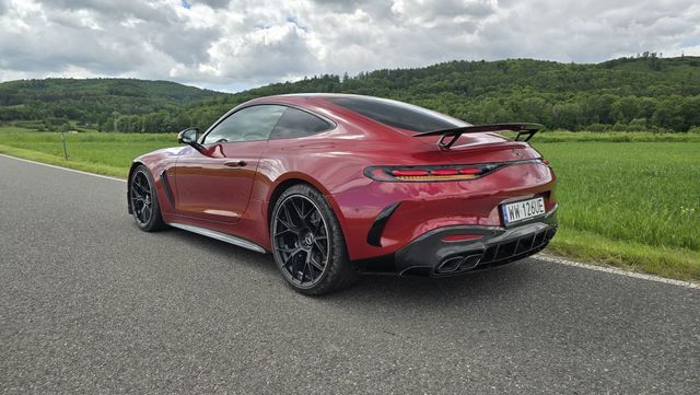 Mercedes-AMG GT 63 PRO łączy klasykę z nowoczesnością