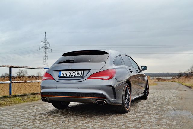 Mercedes-Benz CLA 200 7G-DCT Shooting Brake