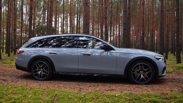 Mercedes-Benz E 300 de 4MATIC All-Terrain stawia na praktyczność