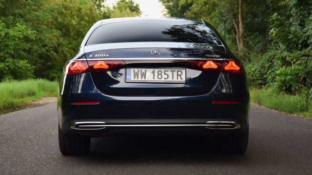 Mercedes-Benz E 300 e 4MATIC zasługuje na miano premium