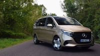 Mercedes-Benz V 300 d 4MATIC FL - z przodu