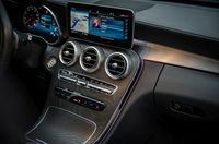 Mercedes C 200 4MATIC EQ Boost - deska, ekran