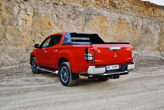 Mitsubishi L200 2.2 D 4WD AT Instyle Plus
