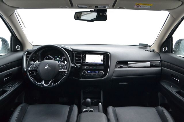 Mitsubishi Outlander 2.0 CVT 4WD Instyle Navi po kuracji odmładzającej
