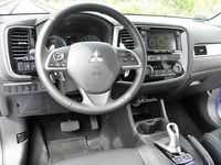 Mitsubishi Outlander PHEV - wnętrze