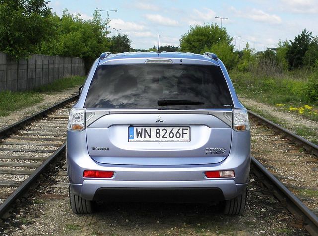 Mitsubishi Outlander PHEV już w salonach