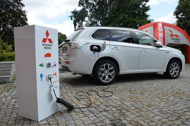 Mitsubishi Outlander PHEV już w salonach