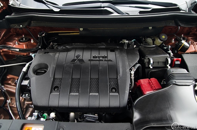 Mitsubishi Outlander 2.2 DiD Intense Plus vs Honda CR-V 2.2 i-DTEC Executive Navi