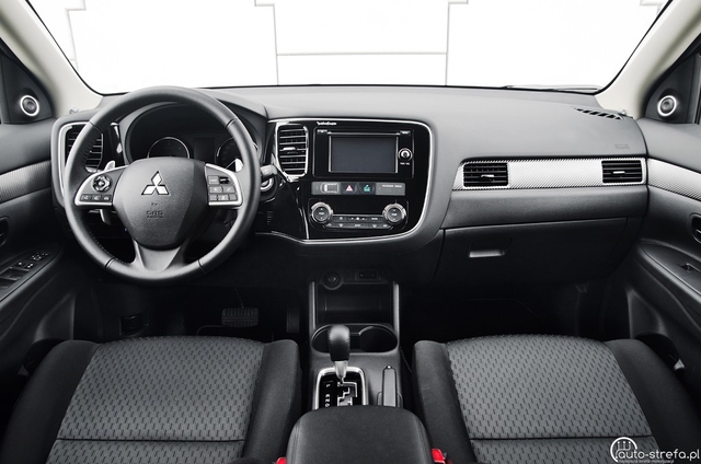 Mitsubishi Outlander 2.2 DiD Intense Plus vs Honda CR-V 2.2 i-DTEC Executive Navi
