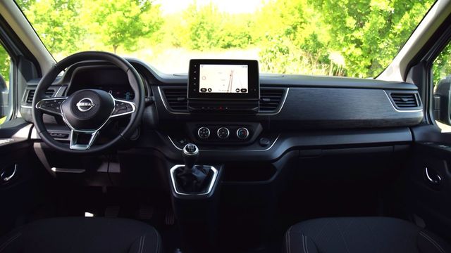 Nissan Primastar Combi L2 niczego nie udaje
