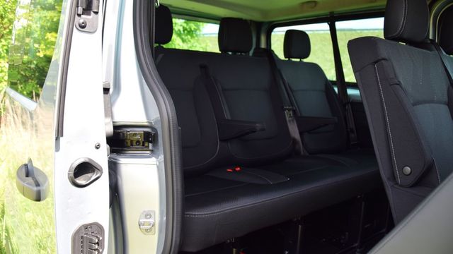 Nissan Primastar Combi L2 niczego nie udaje
