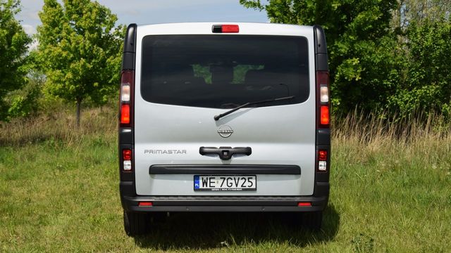 Nissan Primastar Combi L2 niczego nie udaje