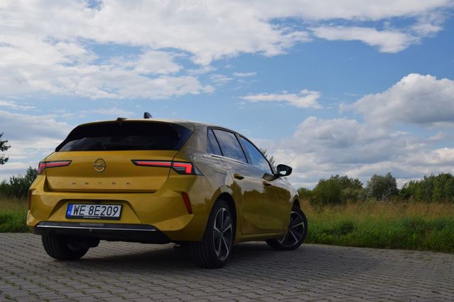 Opel Astra 1.5 Diesel - nowoczesny kompakt z konserwatywnym charakterem