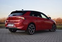 Opel Astra PHEV - z tyłu