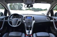 Opel Astra Sedan 1,6 Turbo Executive - wnętrze
