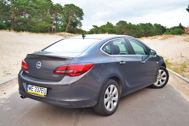 Opel Astra Sedan 1,6 Turbo Executive