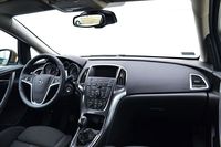 Opel Astra Sedan 1,7 CDTI - wnętrze
