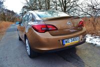 Opel Astra Sedan 1,7 CDTI - tył auta