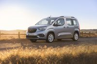 Opel Combo 2018 - z przodu i boku