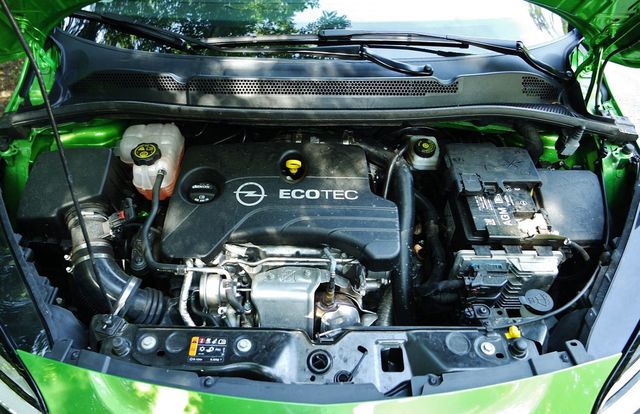 Opel Corsa 1.0 Turbo Color Edition - auto uniwersalne