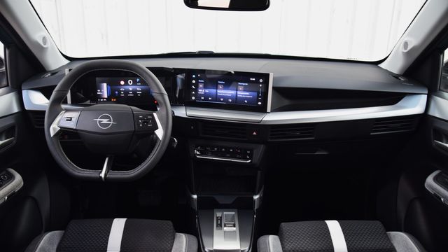 Nowy Opel Frontera Turbo Hybrid - hit w segmencie miejskich SUV-ów?