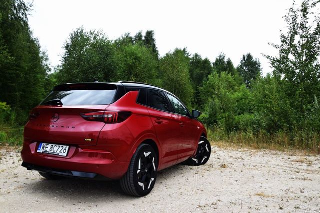 Opel Grandland GSe ma kilka mocnych argumentów