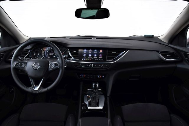 Opel Insignia Sports Tourer 2.0 Turbo A9 Business Elegance: rozsądne kombi