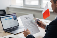 Nowe zasady PESEL dla cudzoziemców od 2026 r. Kto będzie musiał stawić się osobiście w urzędzie?