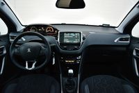Peugeot 2008 1.2 Puretech Style - deska rozdzielcza