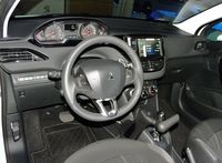 Peugeot 208 1.2 ETG - wnętrze