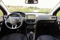 Peugeot 208 1.2 PureTech Allure - wnętrze